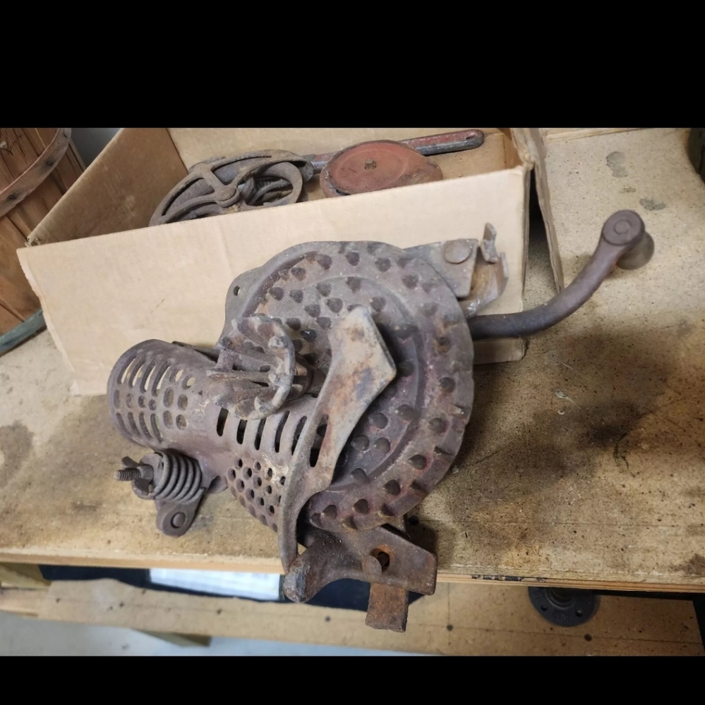 Antique Rustic Primitive Corn Sheller Farm Tool Cast Iron Shucker Old Farm Decor